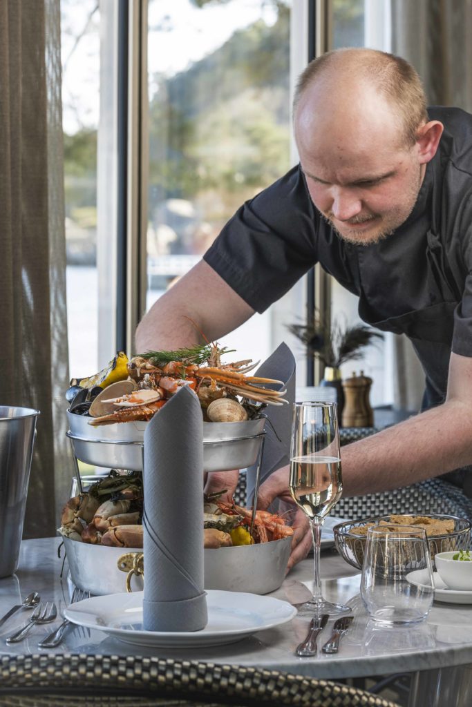 Skalldyrplatå serveres i Restaurant Neptun